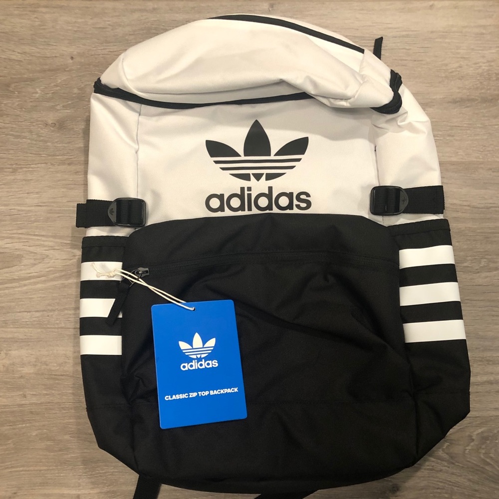 💕SOLD💕NWT Adidas classic zip up backpack💕SOLD💕 - Picture 1 of 4